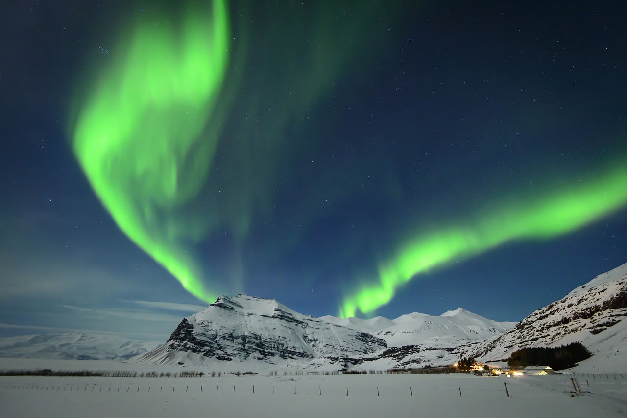 No hemisfério sul, o fenômeno da aurora luminosa ocorre no continente da Antártida. Portanto, a boreal é muito mais acessível e badalada.  - Imagem de Alex Prykhodko por Pixabay
