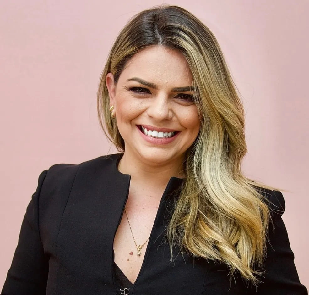 Thallyta Figueirôa é a atual administradora-geral de Fernando de Noronha, no cargo desde 17 de janeiro de 2023.