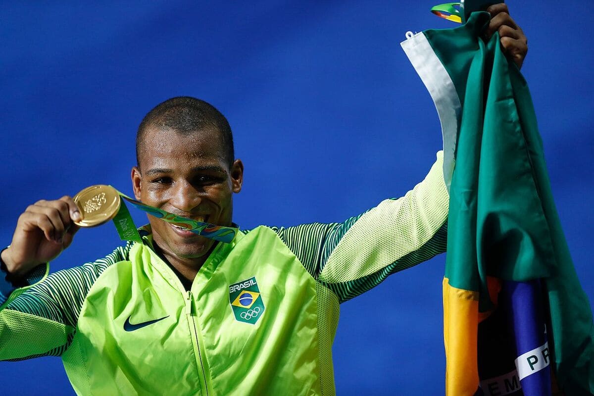 Boxe - Robson Conceição foi o primeiro pugilista brasileiro a subir no lugar mais alto do pódio. Ele conquistou o ouro na categoria até 60 kg dos Jogos do Rio de Janeiro-2016. 