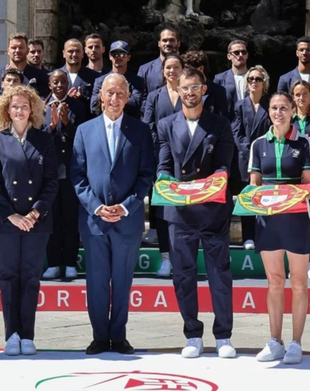 Portugal - Com predominância do azul marinho, em estilo clássico, as roupas da delegação lusitana foram produzidas pela Decenio.