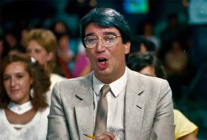 Décio Piccinini é um jornalista e apresentador brasileiro, que paralelamente trabalhou em redações de revistas, jornais e de jornalismo radiofônico. Ele também foi uma figura marcante entre os jurados do Show de Calouros do eterno Silvio Santos.  -  Reprodução de Facebook