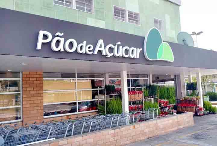 Oitavo: o GPA Alimentar, uma unidade do Grupo Pão de Açúcar, é um dos líderes no setor de supermercados no Brasil. Em 2023, o GPA Alimentar registrou um faturamento de R$ 22 bilhões, refletindo sua significativa participação no mercado de alimentos e bebidas.
