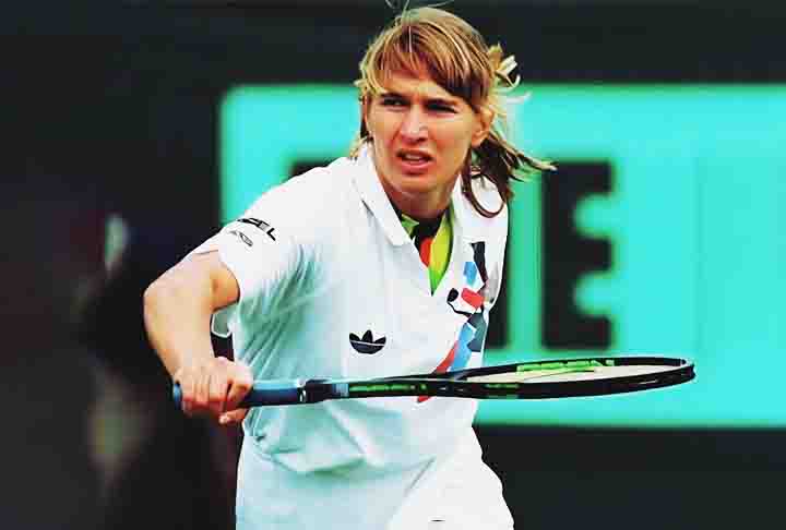 <p>Steffi retirou-se das quadras em 1999 e foi introduzida no International Tennis Hall of Fame em 2004. É casada com o também ex-tenista Andre Agassi.</p>

