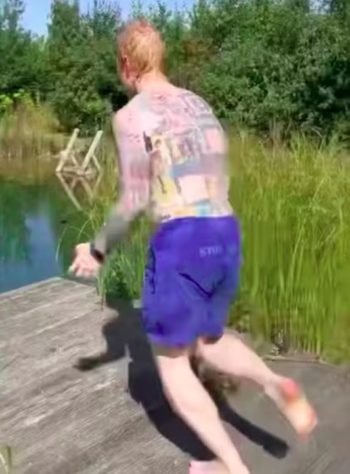 Ed Sheeran nada em lago impróprio para banho e irrita vizinhos na Inglaterra