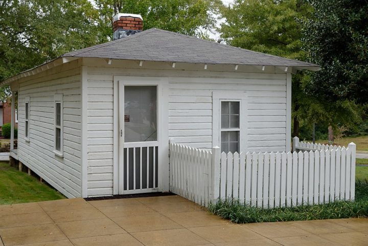 Elvis Aaron Presley nasceu em 8 de janeiro de 1935, em uma casa humilde de Tupelo, Mississippi.-wikimedia commons/Judson McCranie