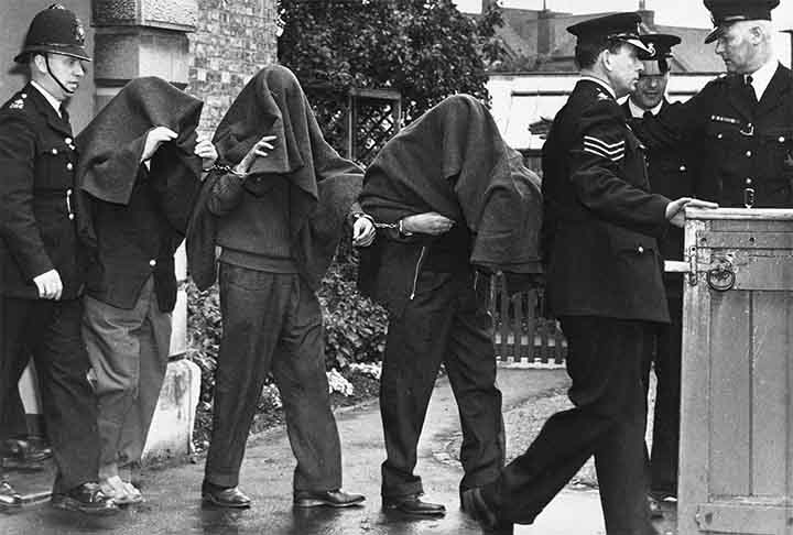 Nos meses seguintes, a polÃ­cia inglesa conseguiu capturar todos os criminosos, exceto justamente a dupla Reynolds e Biggs. 

