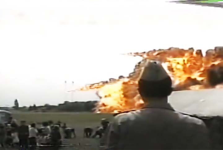 Investigações revelaram que o desastre foi causado por uma combinação de erro humano e falhas técnicas na manutenção do avião. A tragédia destacou graves lacunas nas práticas de segurança e na organização de eventos aéreos.