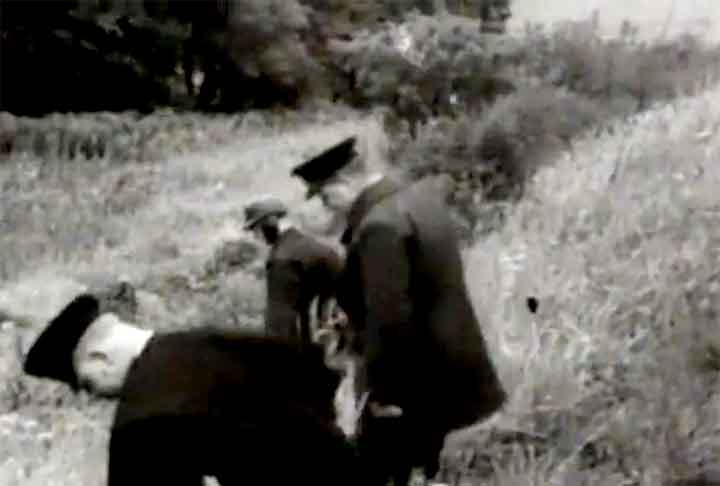 Bruce Reynolds, morto em 2013 aos 81 anos, ficou conhecido como o â??cÃ©rebroâ? do assalto. ApÃ³s deixar a cadeia, onde cumpriu pena por roubos de joias, ele articulou o crime com o amigo Ronaldo Biggs, atraindo uma sÃ©rie de conhecidos para o plano. 
