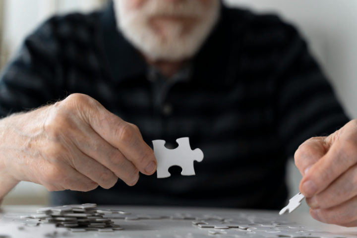 A deficiência de colina foi associada a doenças neurodegenerativas, como o mal de Parkinson e Alzheimer. Ela é ingrediente presente em suplementos conhecidos como "nootrópicos"