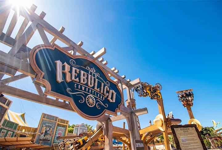 O brinquedo Rebuliço faz parte da inauguração da primeira fase da área temática Cowboyland e é fabricado pela empresa italiana Zamperla, conhecida mundialmente por desenvolver diversas atrações para os mais corajosos. 
- Divulgação