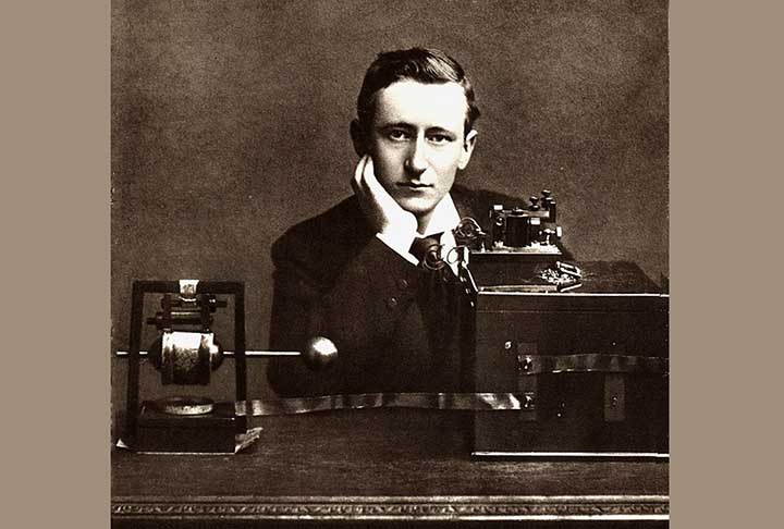 Em 1909, Marconi foi agraciado com o Prêmio Nobel de Física, compartilhando a honra com o físico francês Pierre Curie e sua esposa Marie Curie, em reconhecimento às suas contribuições ao avanço da telegrafia sem fio.