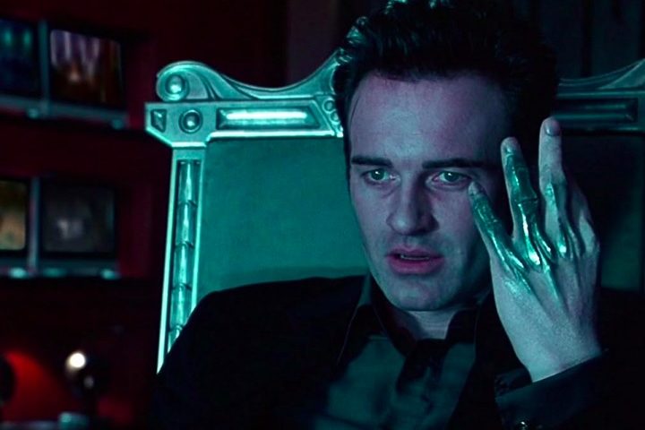 Essa não será a primeira versão do Dr. Destino dos cinemas. O australiano Julian McMahon encarnou o personagem em “Quarteto Fantástico” (2005), enquanto no reboot de 2015 foi a vez do britânico Toby Kebbell. Julian morreu em 2/7/2025 aos 56 anos.-Reprodução