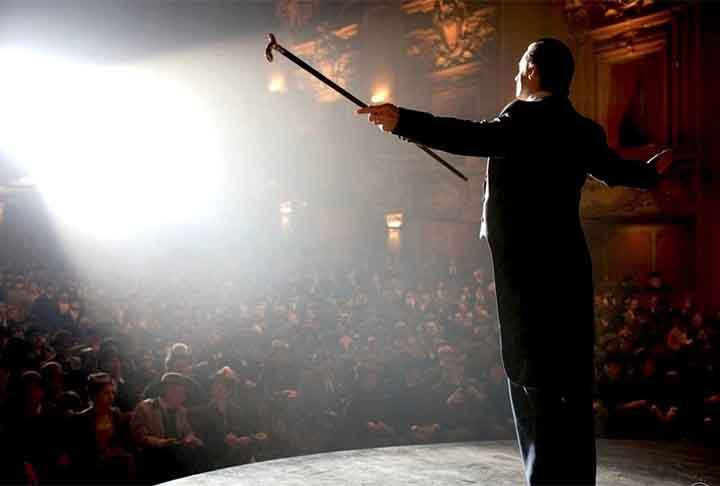 O Grande Truque (2006): segundo filme de Christopher Nolan na lista. É um suspense que explora a rivalidade entre dois mágicos do século XIX, Robert Angier (Hugh Jackman) e Alfred Borden (Christian Bale). A trama se centra em sua competição para criar o truque de mágica perfeito, levando a um ciclo de vingança e engano. Com uma narrativa intrigante e um final surpreendente, o filme oferece uma exploração fascinante dos limites do talento e da obsessão. -  Divulgação