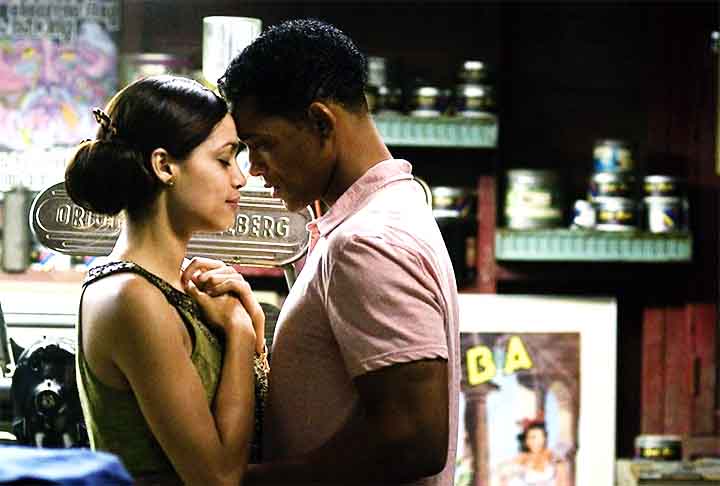 Sete Vidas (2008): dirigido por Gabriele Muccino, é um drama que segue Ben Thomas (Will Smith), um agente fiscal que, após uma tragédia pessoal, decide mudar a vida de sete pessoas para compensar seus próprios erros e encontrar redenção. A história revela gradualmente o motivo por trás das ações de Ben e as conexões emocionais que ele estabelece com as pessoas que ajuda. -  Divulgação