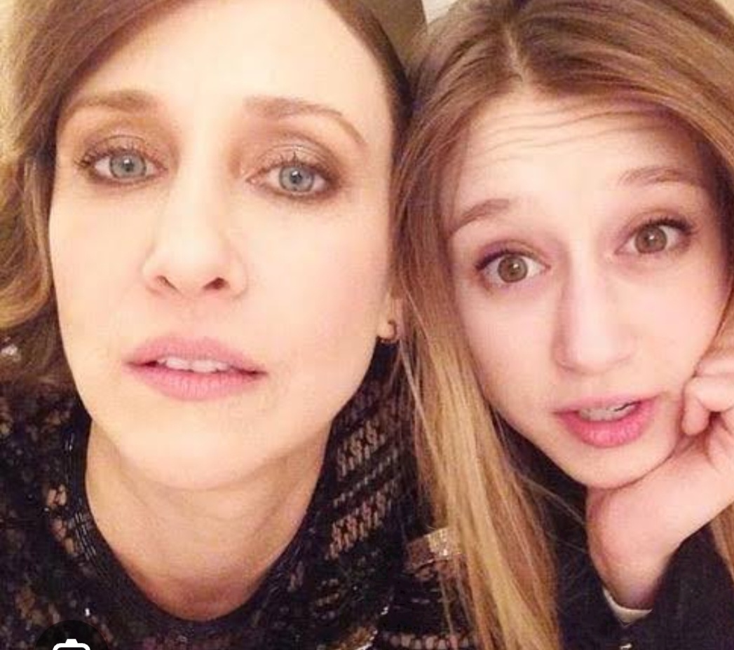 Vera é irmã de Taissa Farmiga, que ganhou fama principalmente ao interpretar a protagonista da franquia 