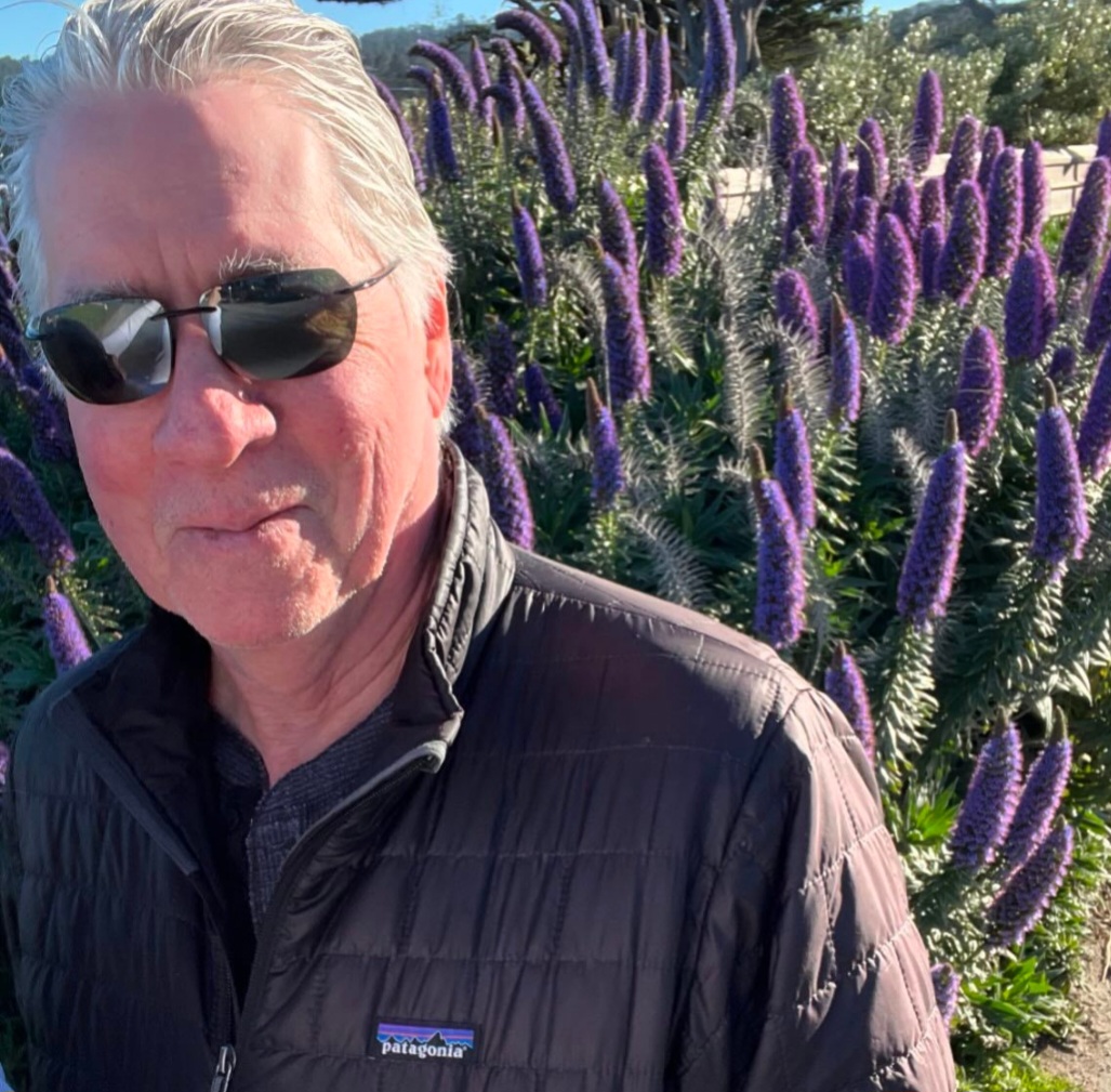 Entre seus outros trabalhos de destaque estão De Volta para o Futuro, Forrest Gump, O Náufrago, Uma Noite no Museu, Contato e O Expresso Polar. Silvestri também compôs para filmes de ação como Predador e para grandes animações, mostrando enorme versatilidade ao longo da carreira.