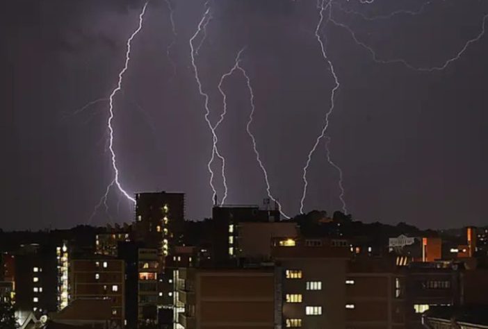 Tempestade de raios -  Marcello Casal Jr Agência Brasil