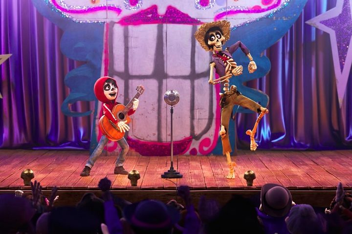Viva - A Vida é uma Festa (2017) - Inspirada no feriado mexicano do Dia dos Mortos, a animação conta as aventuras de Miguel, um menino de 12 anos que sonha ser um músico famoso. 
-Divulgação/Disney/Pixar
