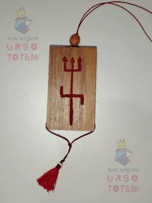 Literalmente, patuá é um amuleto feito com tecido na cor referente ao orixá protetor de cada pessoa com o nome do orixá na peça. Geralmente, o patuá passa por um banho de ervas.  A pessoa utiliza o amuleto no bolso da roupa, em carteiras ou bolsas. Mas, de forma mais ampla, o termo se refere a qualquer objeto que dê sorte e proteção.