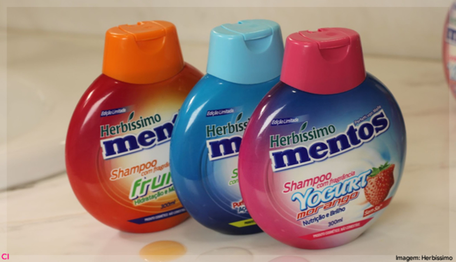 Herbíssimo e Mentos - A marca de desodorantes lançou em março de 2023 uma coleção com embalagem, formato e fragrância similares ao dos chicletes. 
 - Divulgação