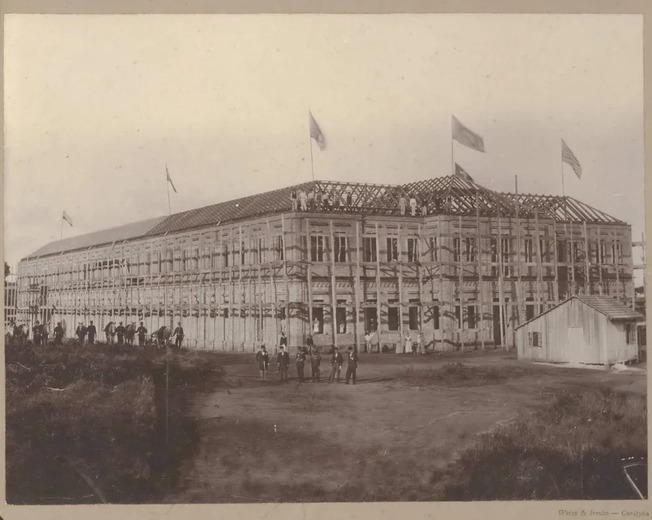 PresÃ­dio do AhÃº (Curitiba, ParanÃ¡) - Era o local onde ficavam os presos mais perigosos, assombrados por um fantasma em forma de palhaÃ§o. Foi inaugurado em 1905 e fechado em 2006. A construÃ§Ã£o contÃ©m um calabouÃ§o com cinco solitÃ¡rias no subsolo. Passou a ser utilizada para gravaÃ§Ãµes de cinema e TV.
