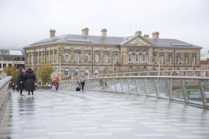 Belfast, Irlanda do Norte - Pexels/Alexander Kaliberda