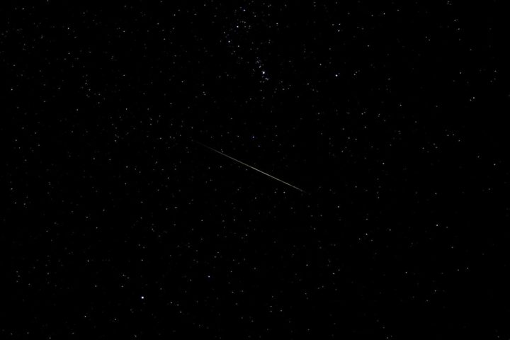 Ele afirmou que os objetos se moviam a uma velocidade extremamente rápida, estimando que viajavam a pelo menos 8 mach (oito vezes a velocidade do som)!