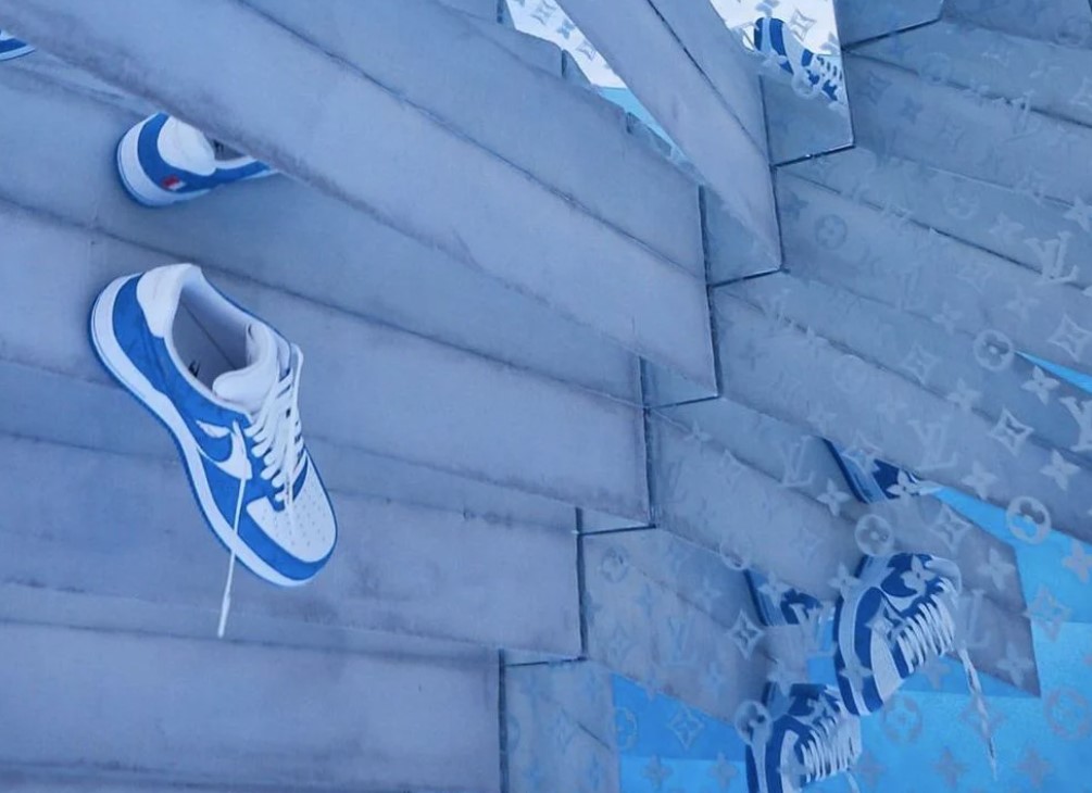 A linha da parceria entre Nike e Luis Vuitton teve tanta repercussão que foi até tema de uma exposição no bairro do Brooklin, em Nova York. 
 - Divulgação