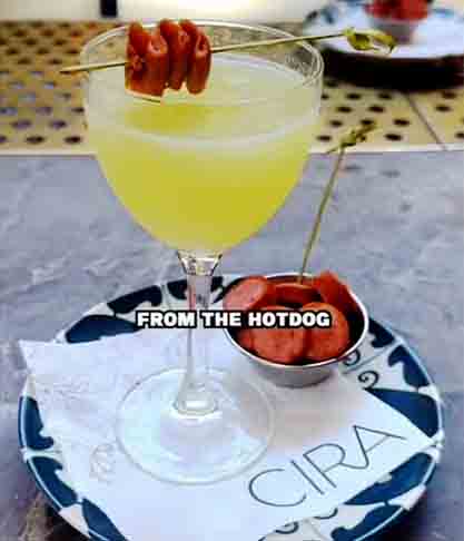 O daiquiri é um clássico da coquetelaria, levando rum e suco de limão, sendo uma das bebidas mais pedidas do menu. Mas a 