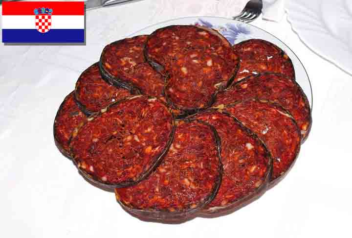 1º) Slavonski kulen (Croácia) - É uma salsicha curada elaborada a partir de cortes nobres de carne de porco, combinados com temperos selecionados, como páprica vermelha e alho. É uma das iguarias mais renomadas da culinária croata.- Frka/Wikimédia Commons