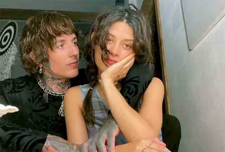 Oli Sykes, vocalista da banda 'Bring Me the Horizon', é casado com a modelo brasileira Alissa Salls. O casal tem gêmeos, que nasceram em julho de 2025, na Inglaterra, e receberam o sobrenome brasileiro de 