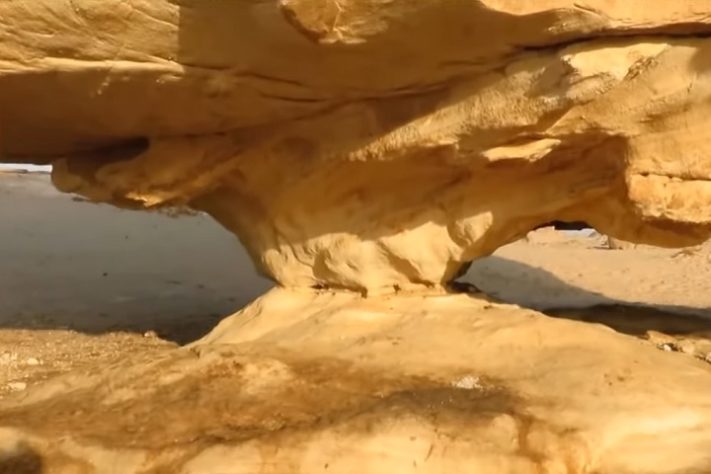Al Naslaa - formação rochosa em deserto da Arábia Saudita intriga cientistas