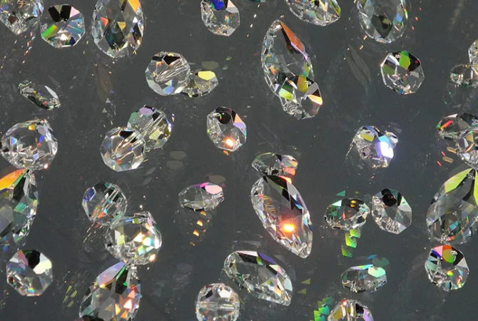Brilho chamativo: Cristais Swarovski são joias ou bijuterias?