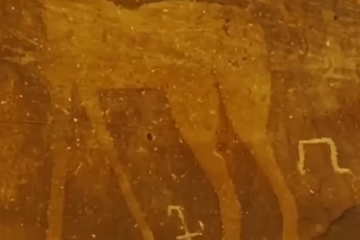 Al Naslaa - formação rochosa em deserto da Arábia Saudita intriga cientistas