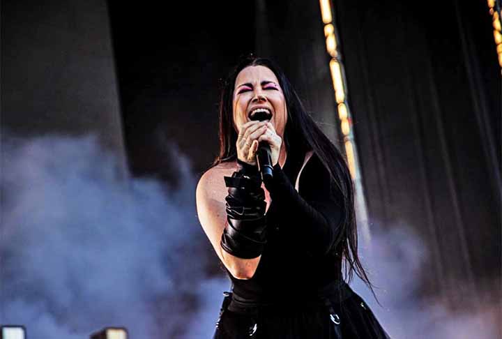 Call Me When You’re Sober – Evanescence: Primeiro single do álbum “The Open Door”, a faixa entrou no top 10 em diversos países e marcou a estreia da banda sem o guitarrista Ben Moody, que deixou o grupo em 2003.

