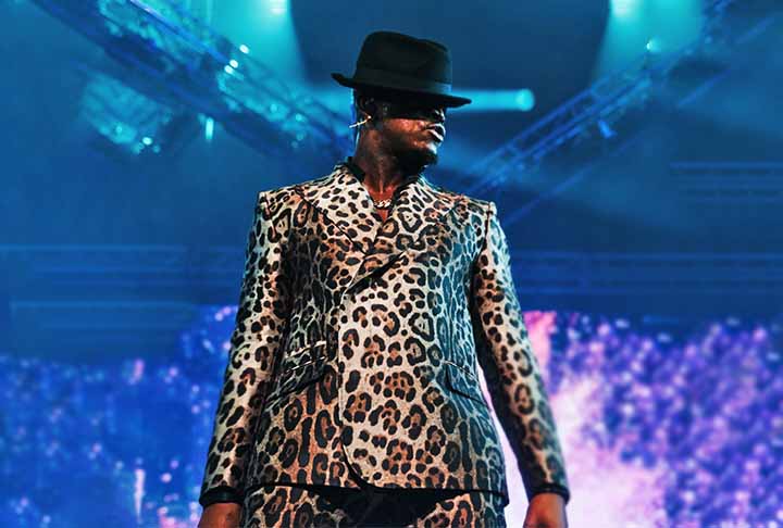 Esse reconhecimento não veio apenas por causa das músicas, mas também pela imagem única que Ne-Yo criou para si mesmo. Seu chapéu característico, os passos de dança marcantes e a sensualidade presente em suas performances conquistaram o público.