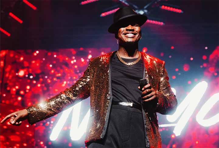 So Sick – Ne-Yo: Lançada em 2006 como parte do álbum “In My Own Words”, alcançou o primeiro lugar da Billboard Hot 100 e estabeleceu Ne-Yo como compositor e intérprete de destaque no rhythm and blues contemporâneo.
