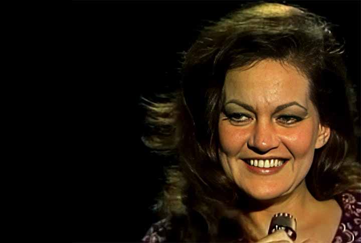 <p>Em 2009, o diretor Jayme Monjardim, filho da cantora, homenageou a mãe com a minissérie “Maysa: Quando Fala o Coração”, apresentando a artista para as novas gerações.</p>
