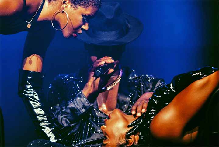 Com letras sedutoras, clipes dançantes e um visual cativante, Ne-Yo rapidamente se estabeleceu como um ícone do R&B dos anos 2000.