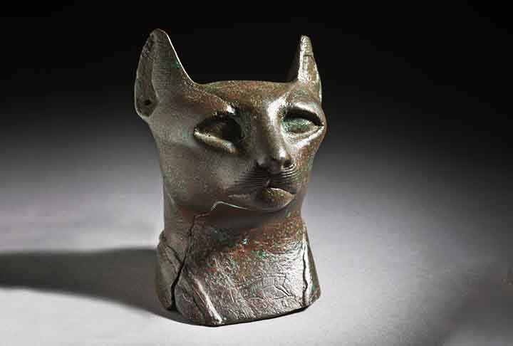 Cairo (Egito) - Gato: Os gatos eram sagrados no antigo Egito, simbolizando proteÃ§Ã£o e sabedoria. O Cairo mantÃ©m essa tradiÃ§Ã£o, refletindo a importÃ¢ncia dos gatos na cultura egÃ­pcia.