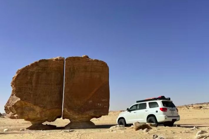 Al Naslaa - formação rochosa em deserto da Arábia Saudita intriga cientistas