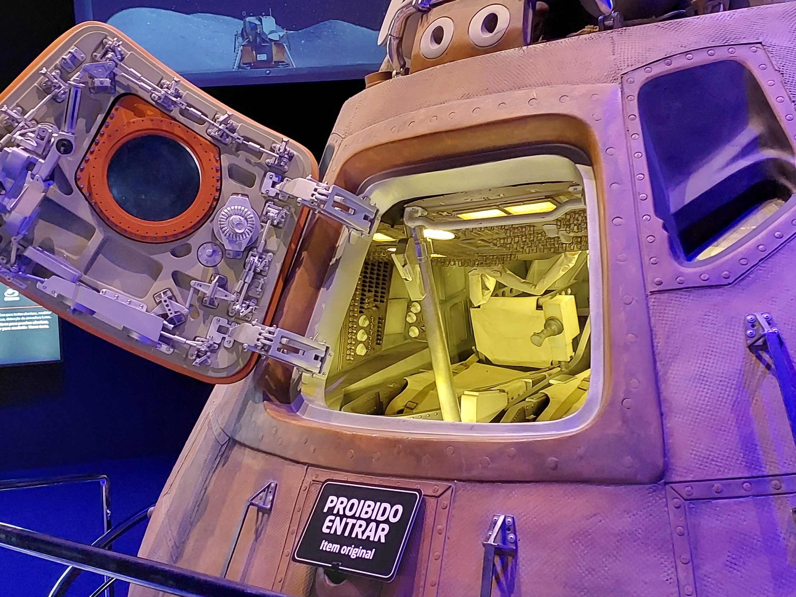 “Os visitantes também podem explorar réplicas em tamanho real do módulo lunar, proporcionando a sensação de decolagem no espaço em uma sala 360º”, destacou Rafael Reisman, curador e idealizador do Space Adventure. 
-Mônica Sá 