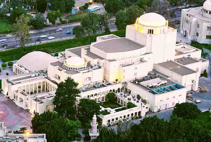 O trecho sul do Cairo islâmico oferece os maiores monumentos islâmicos do Cairo: Mesquita de Alabastro, Mesquita do Sultão Hassan, Mesquita de Rifaii, Ibn Tulun, Azhar Park e Khan el Khalili.