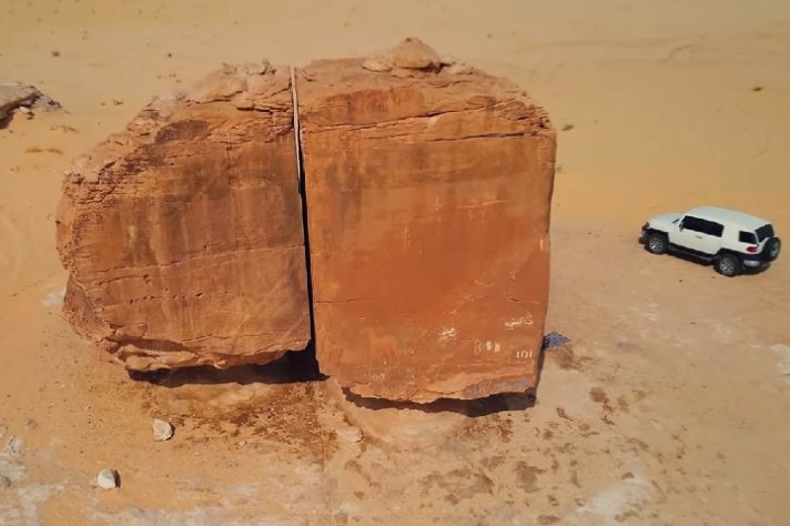 Al Naslaa - formação rochosa em deserto da Arábia Saudita intriga cientistas