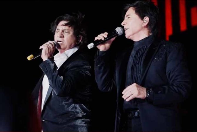 Chitãozinho e Xororó lançam cruzeiro da dupla após conquista do 7º Grammy Latino