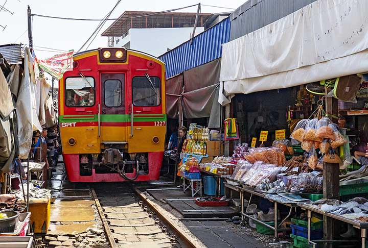 14h00 – Grande parte da Indonésia, Tailândia (foto), Vietnã, Camboja, Laos, algumas partes da Rússia, algumas partes da Mongólia e uma pequena região da Antártica.
14h30 – Mianmar e as Ilhas Cocos, um território australiano.