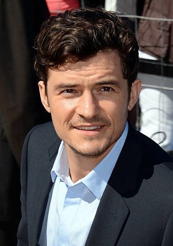 Orlando Bloom (13/01/1977) ficou famoso por seus papéis como Legolas na trilogia "O Senhor dos Anéis" e Will Turner em "Piratas do Caribe". Ele também atuou em "O Hobbit" e em "Tudo Acontece em Elizabethtown" (2005).