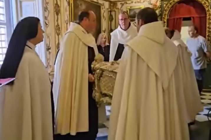 Corpo de santa falecida há 442 anos é exumado na Espanha