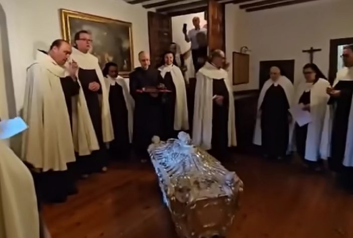 Corpo de santa falecida há 442 anos é exumado na Espanha