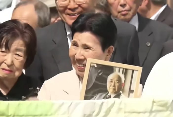 Homem que ficou há mais tempo no corredor da morte é absolvido no Japão